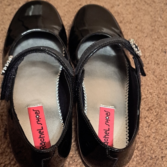 Kids Black Shoes GUC with a few flaws shown in pics - Picture 7 of 7